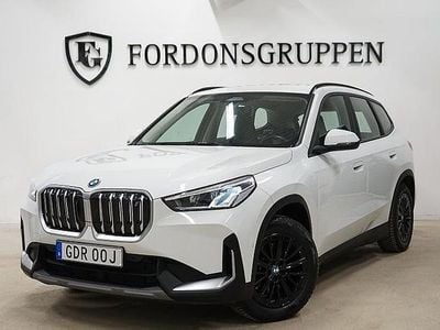 Vit Begagnad 2022 BMW iX1 Shadowline SUV | 349 800 kr