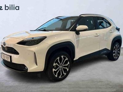 Vit Begagnad 2023 Toyota Yaris Cross SUV | 269 900 kr (Marknadspris)