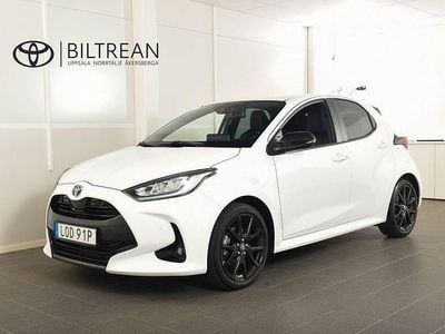 Vit Begagnad 2023 Toyota Yaris Hybrid Style Halvkombi | 234 900 kr (Marknadspris)