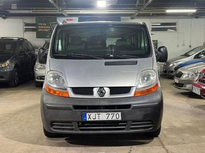 Begagnad Renault Trafic 120 HK (88 kW) 2005 Grå Minibuss