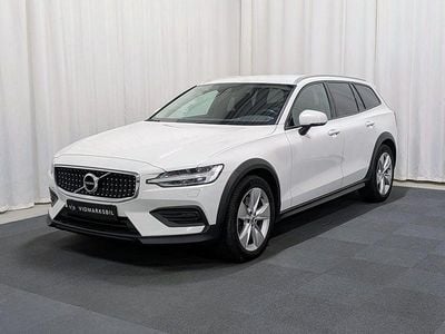 Vit Begagnad 2019 Volvo V60 CC Momentum Kombi | 238 900 kr (Marknadspris)