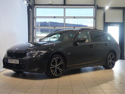 Svart Begagnad 2022 BMW 330e M Sport Kombi | 459 900 kr