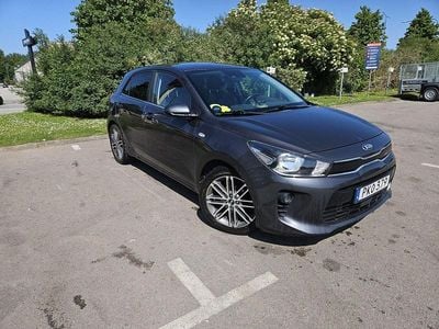 Begagnad Kia Rio 84 HK (61 kW) 2017 Grå Halvkombi