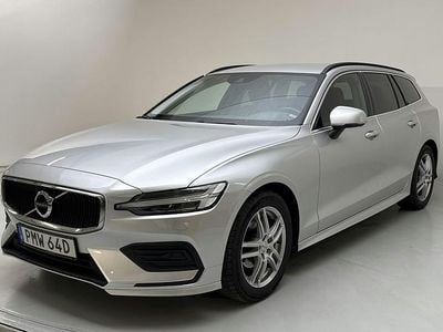 Begagnad Volvo V60 Momentum 197 HK (144 kW) 2022 Silver Kombi