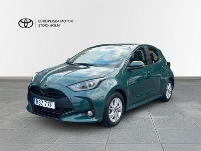 Grön Begagnad 2025 Toyota Yaris Hybrid Active Halvkombi | 234 900 kr (Marknadspris)
