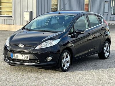 begagnad Ford Fiesta 5-dörrar 1.25 Euro 5,Nästan nya M/S däck på Alu.