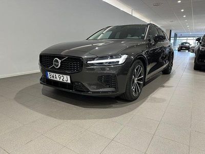 Grå Begagnad 2025 Volvo V60 Plus Kombi | 479 500 kr (Marknadspris)