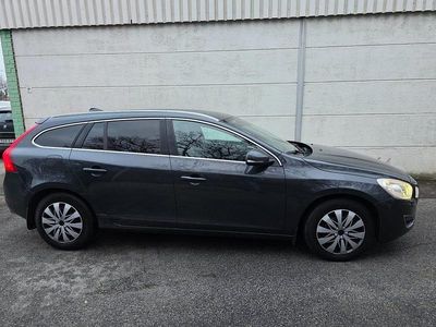 Grå Begagnad 2012 Volvo V60 Summum Kombi | 109 000 kr