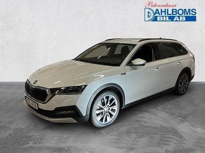 Begagnad Skoda Octavia Scout Comfort 200 HK (147 kW) 2022 Vit Kombi