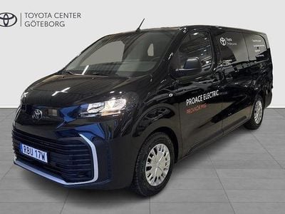 Svart Begagnad 2024 Toyota Proace Comfort Minibuss | 668 375 kr