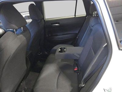 Vit Begagnad 2024 Toyota Corolla Cross Style SUV | 413 900 kr (Lite dyr)