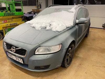Blå metallic Begagnad 2011 Volvo V50 Momentum Kombi | 69 000 kr (Marknadspris)