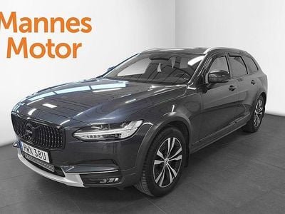 Blå Begagnad 2019 Volvo V90 CC Momentum Kombi | 319 900 kr (Marknadspris)