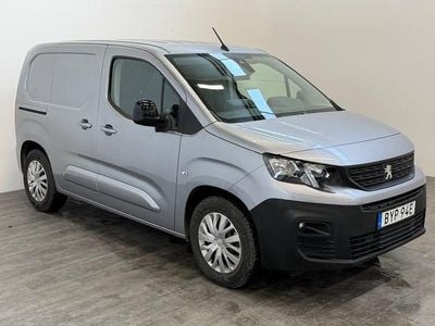 Begagnad Peugeot E-Partner 100 kW (136 HK) 2022 Grå Minibuss