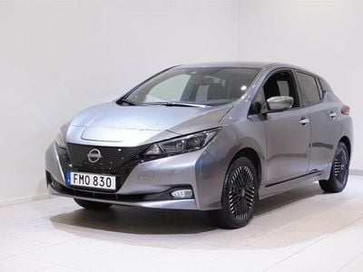 Grå/silver Begagnad 2023 Nissan Leaf N-Connecta Halvkombi | 249 900 kr (Marknadspris)