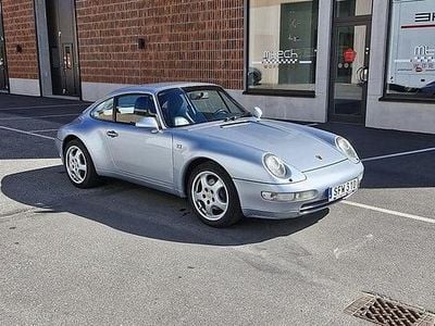 Begagnad Porsche 911 Carrera 272 HK (200 kW) 1994 Silver