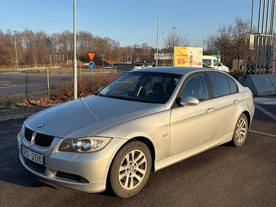 Begagnad BMW 318 143 HK (105 kW) 2008 Sedan
