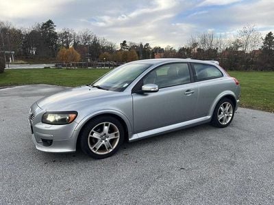 Silver Begagnad 2008 Volvo C30 Momentum Halvkombi | 54 900 kr (Marknadspris)