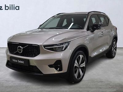 Grå Begagnad 2023 Volvo XC40 Plus SUV | 389 000 kr (Marknadspris)