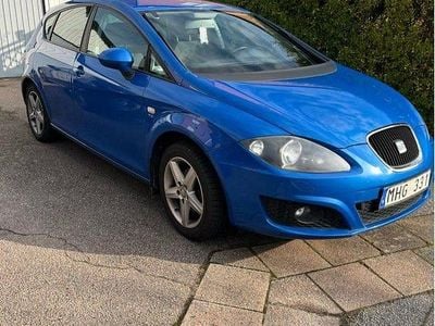 Begagnad Seat Leon Reference 105 HK (77 kW) 2012 Blå Halvkombi