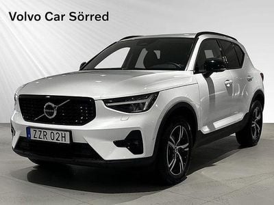 Vit Begagnad 2024 Volvo XC40 Plus SUV | 389 900 kr (Marknadspris)