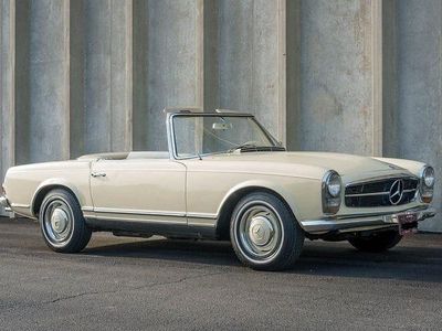 Beige Begagnad 1966 Mercedes 230 Cab | 625 000 kr