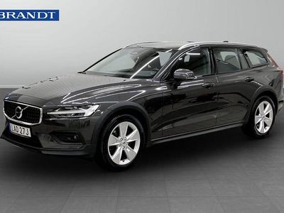 Grå Begagnad 2023 Volvo V60 CC Core Kombi | 379 900 kr (Marknadspris)