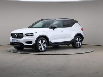 Crystal white (premium metallic) Begagnad 2022 Volvo XC40 R-Design SUV | 335 000 kr (Dyr)