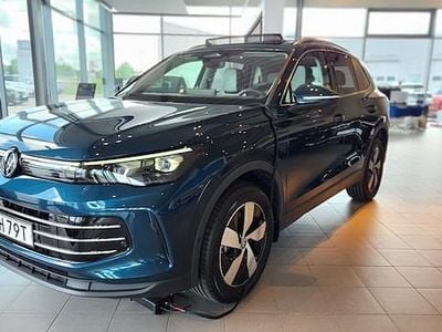 Mörkblå (nightshade blue metallic) Ny 2025 VW Tiguan Elegance SUV | 549 000 kr (Lite dyr)