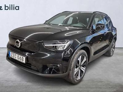 Svart Begagnad 2022 Volvo XC40 Plus SUV | 345 900 kr (Marknadspris)