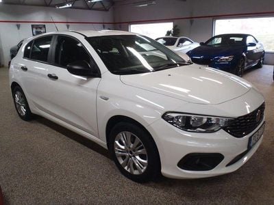 Vit Begagnad 2017 Fiat Tipo Halvkombi | 119 000 kr (Marknadspris)