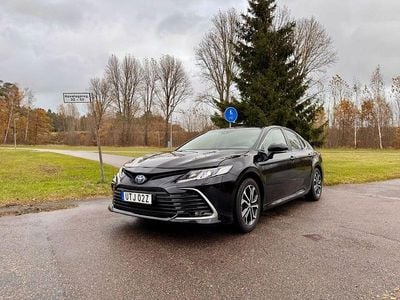 Svart Begagnad 2023 Toyota Camry Sedan | 230 000 kr