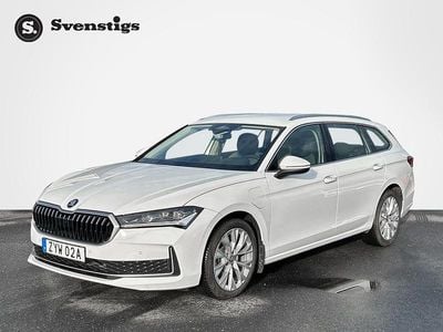 Vit Begagnad 2025 Skoda Superb Kombi | 419 000 kr (Superpris)