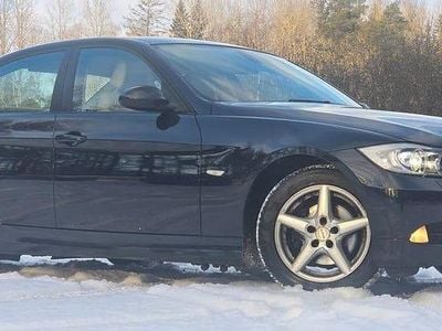 Svart Begagnad 2009 BMW 320 Comfort Edition Sedan | 59 800 kr (Marknadspris)