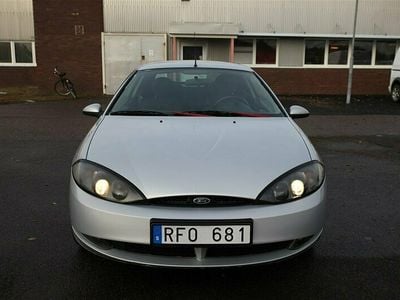 Begagnad Ford Cougar 170 HK (125 kW) 1999 Ljusgrå Sportkupé