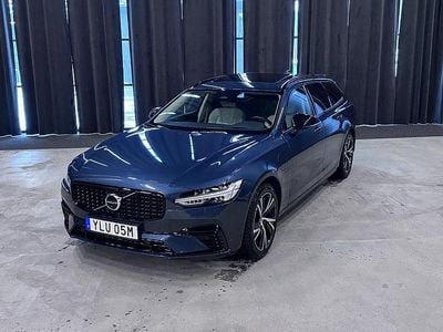 Begagnad Volvo V90 Ultimate 253 HK (186 kW) 2023 Mörkblå Kombi