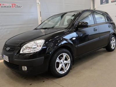 Begagnad Kia Rio 110 HK (80 kW) 2009 Svart Halvkombi