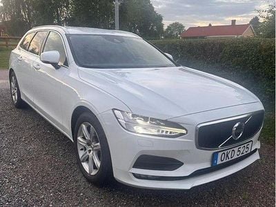 Begagnad Volvo V90 Momentum 190 HK (139 kW) 2017 Vit Kombi