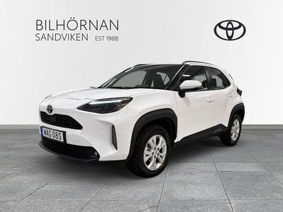 Begagnad Toyota Yaris 2023 Vit Halvkombi
