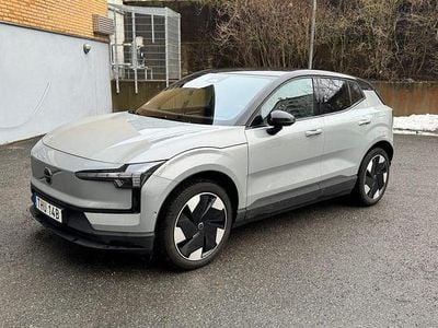 Begagnad 2025 Volvo EX30 Single Motor Extended Range SUV | 129 870 kr