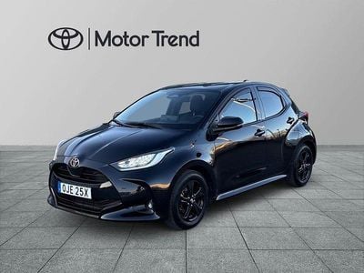 Svart Begagnad 2025 Toyota Yaris Hybrid | 274 900 kr (Marknadspris)