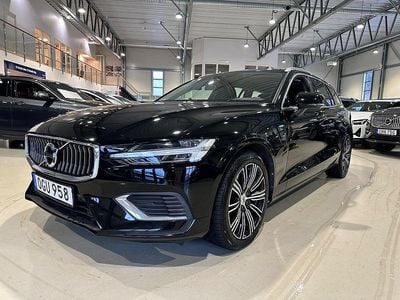 Svart Begagnad 2021 Volvo V60 Pro Kombi | 294 900 kr (Marknadspris)