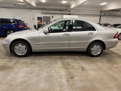 Ljusgrå Begagnad 2001 Mercedes C180 Elegance Sedan | 89 900 kr