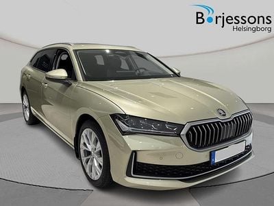 Begagnad Skoda Superb 2024 Gul Kombi