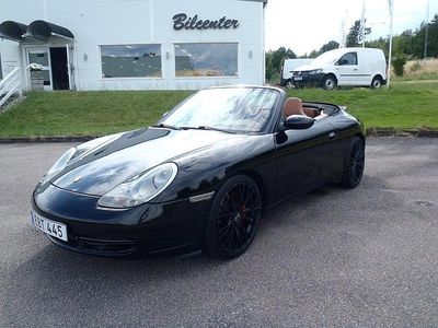 Begagnad Porsche 911 Carrera 4 Cabriolet 300 HK (220 kW) 2001 Svart Cab