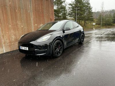 begagnad Tesla Model Y Performance -22