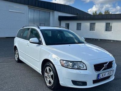 Vit Begagnad 2010 Volvo V50 Momentum Kombi | 29 999 kr (Marknadspris)