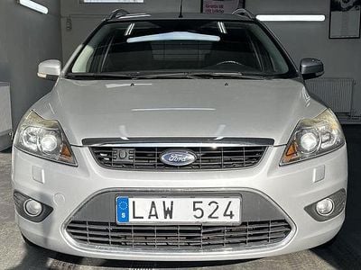 Begagnad Ford Focus Titanium 125 HK (91 kW) 2010 Grå Kombi