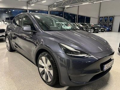 Grå Begagnad 2021 Tesla Model Y SUV | 314 900 kr (Marknadspris)