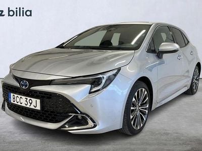 Begagnad Toyota Corolla Hybrid Style 141 HK (103 kW) 2024 Silver Halvkombi